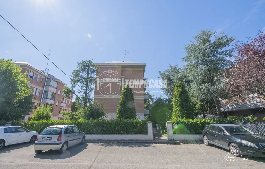 Välivaade - Spacious Apartment with Balcony in Modena