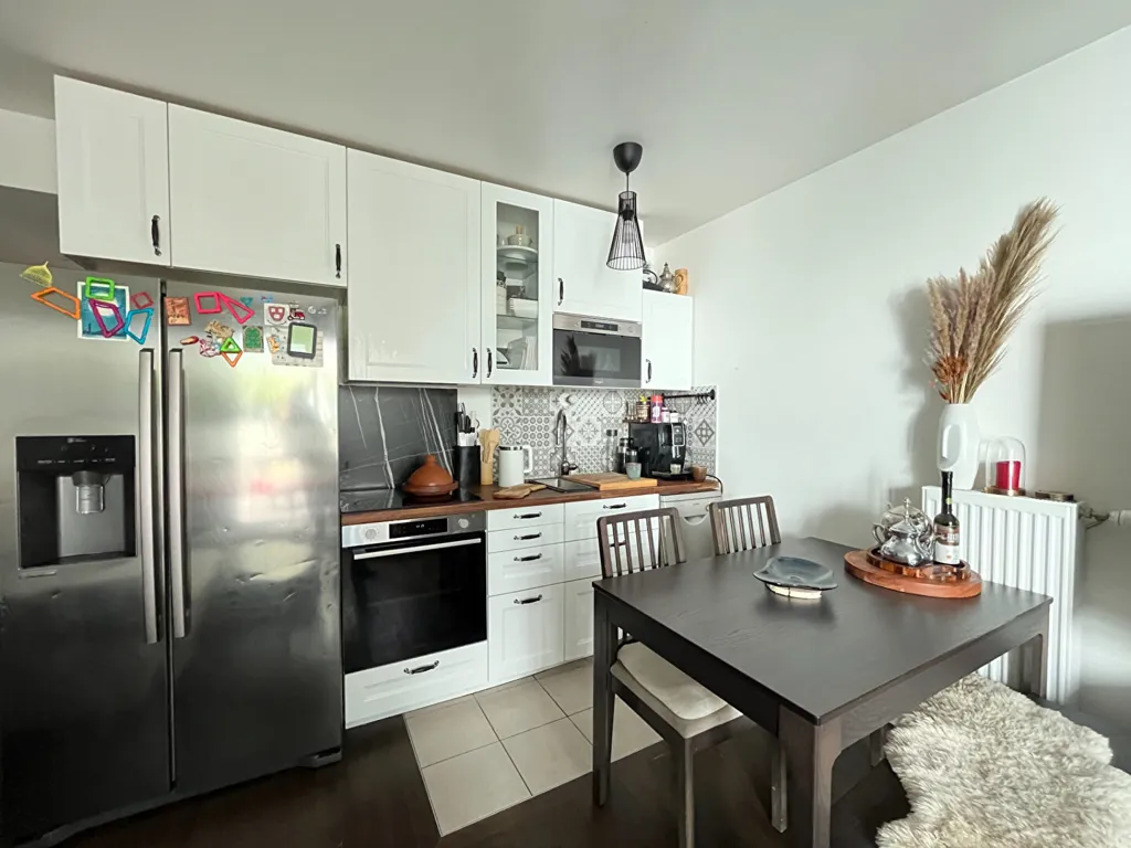 Cuisine - Appartement en Rez-de-Jardin avec Jardin à Suresnes
