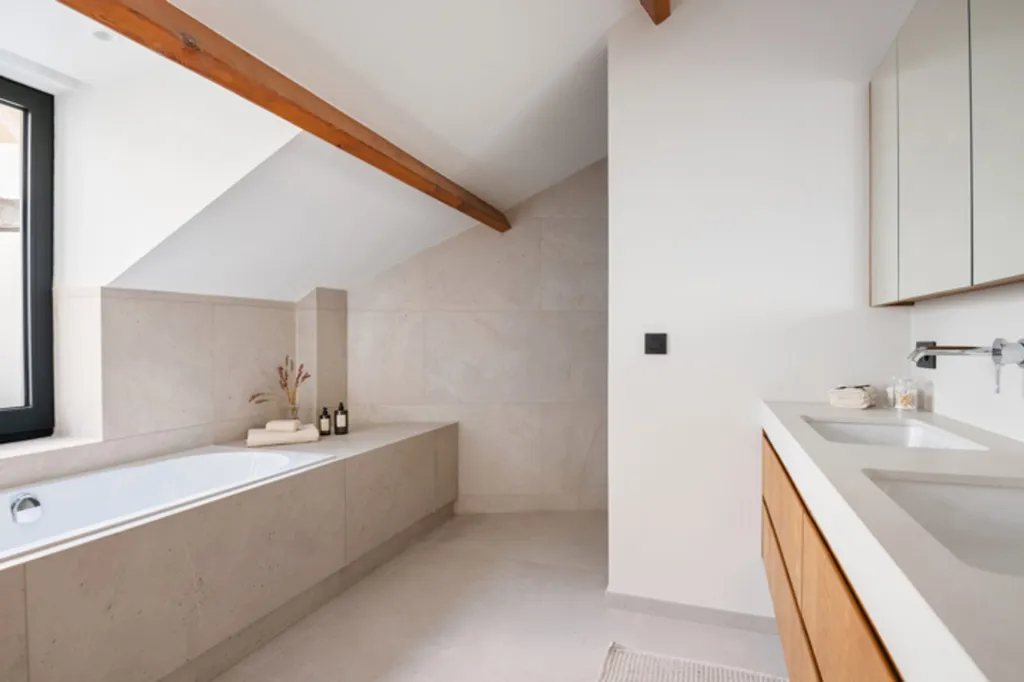 Bathrooms - Duplex Penthouse with Spacious Terrace in Antwerp