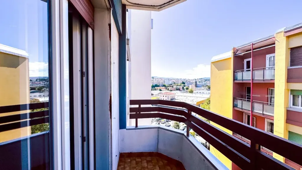 Rõdu - Modern Flat with Balcony in Trieste