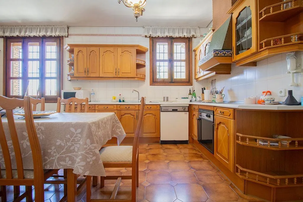 Cuisine - Rustic House with Pool and Terrace in Carmena
