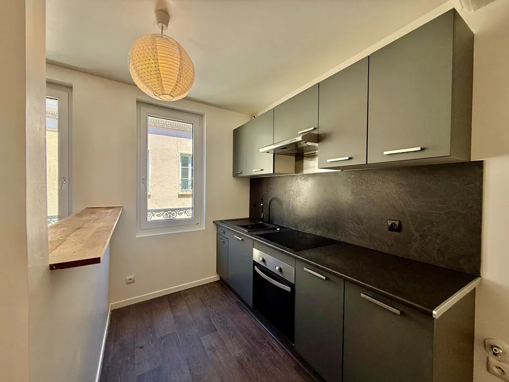 Köök - Renovated 2-Bed Flat in Chartres Centre