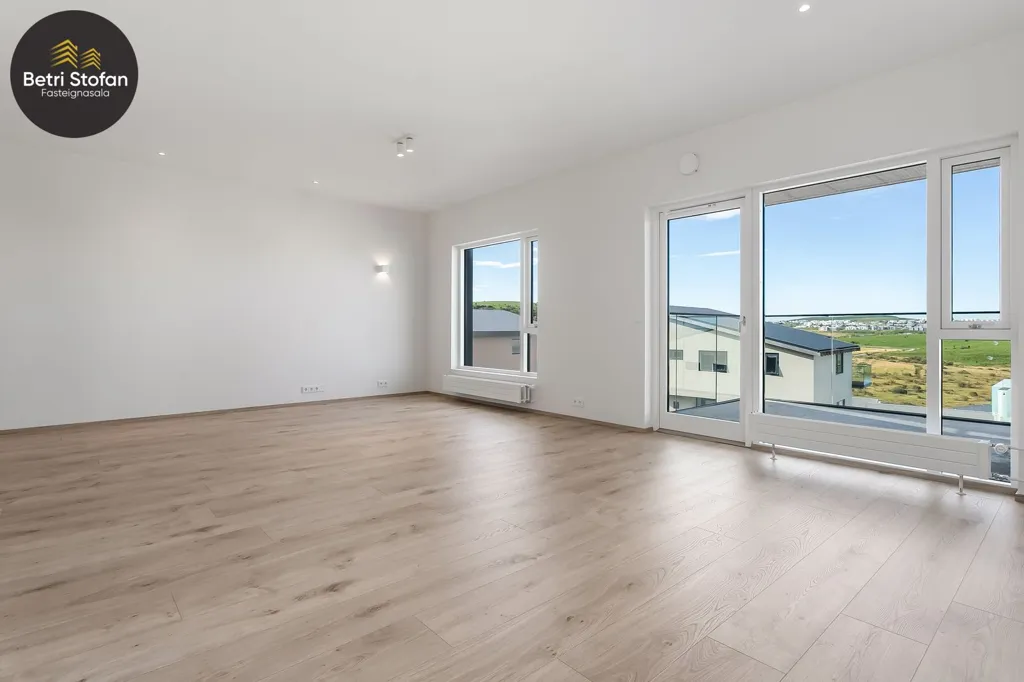 Séjour - Modern Apartment with Garden in Garðabær