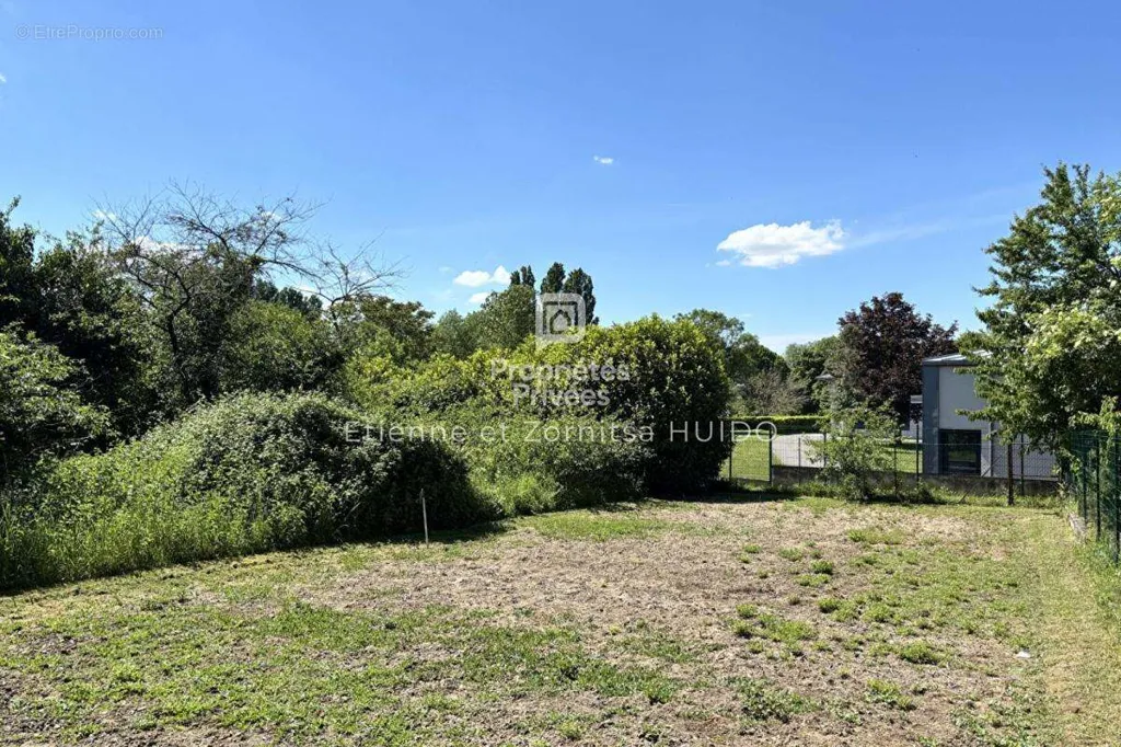 Jardin - Maison de Ville avec Jardin et Rivière à Vatan