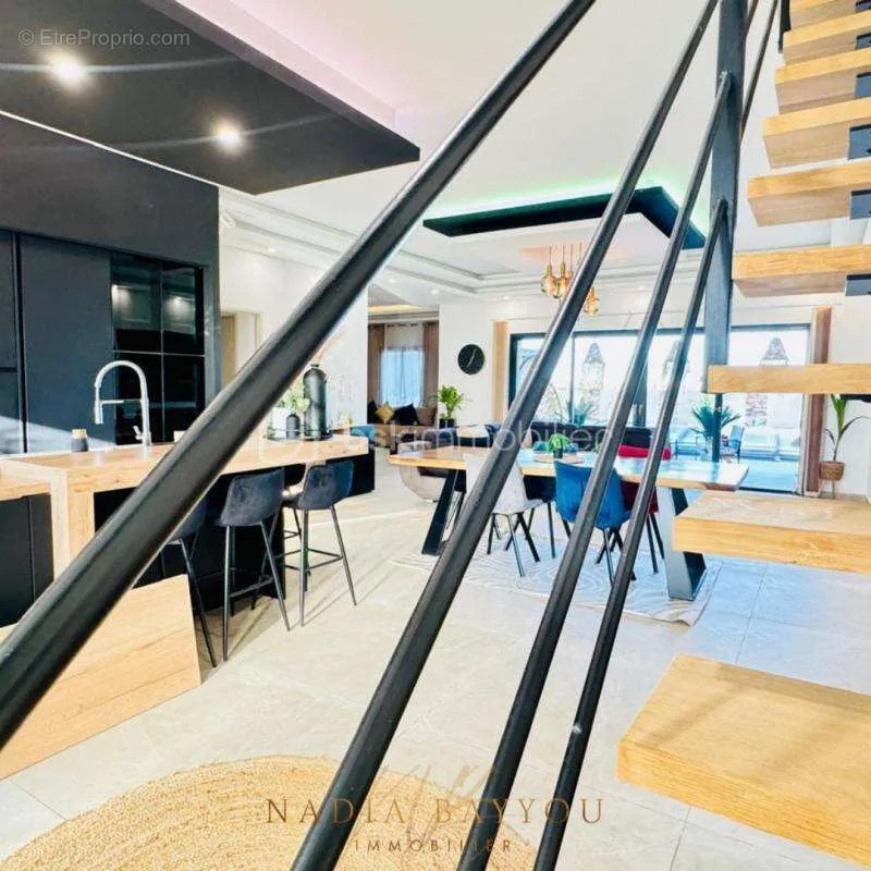 Dining Room - Contemporary Villa with Panoramic View in Exclusive Setting