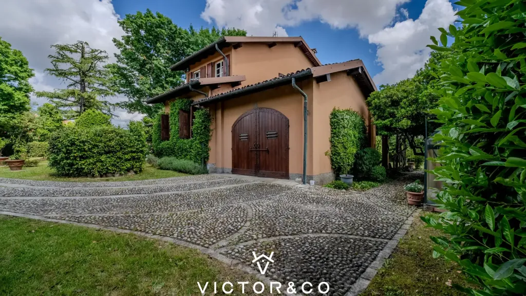 Exterior - Villa with Garden in Novara
