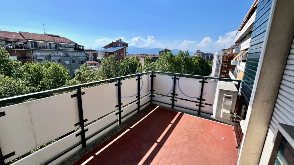 Balcone - Spacious Student Apartment with Balcony in Torino