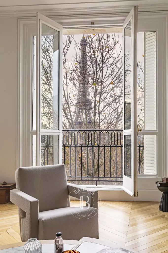 Elutuba - Upper Floor Apartment with Eiffel Tower View in Paris 7