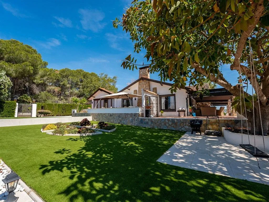 Aed - Villa with Pool and Terrace in Los Dolses