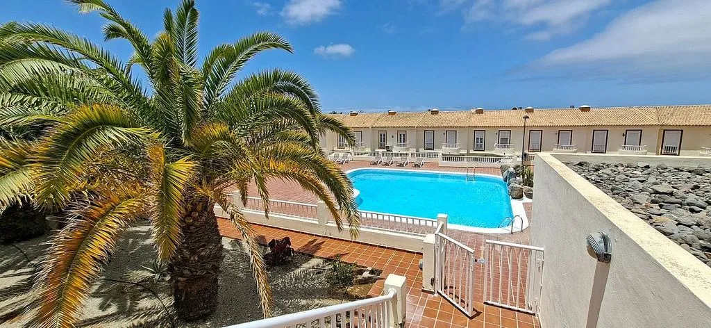 Bassein - Semi-Detached Villa with Pool in Chayofa
