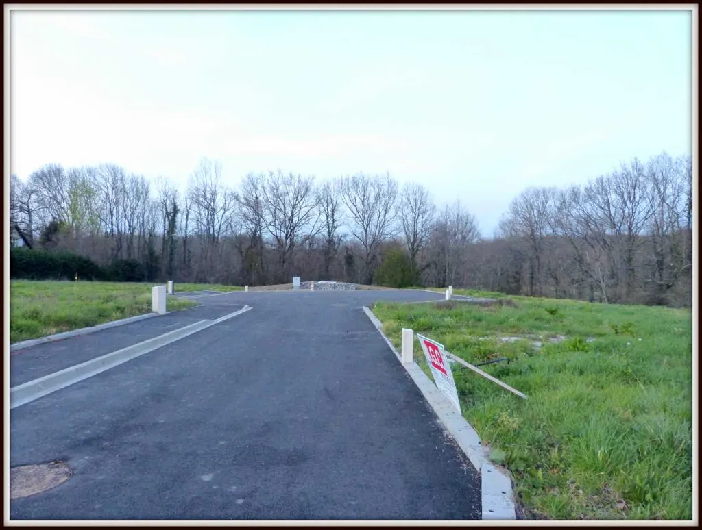 Giardino - Constructible Plot with South Exposure near Lescar