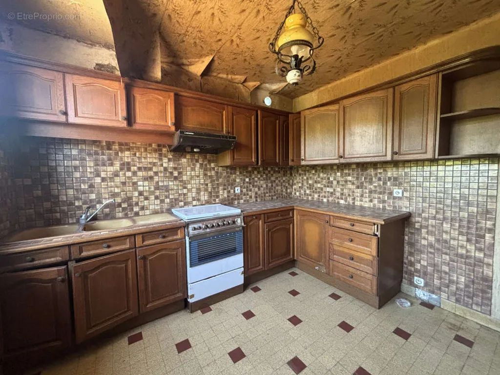 Cuisine - Maison à rénover avec jardin à Dole Bedugue