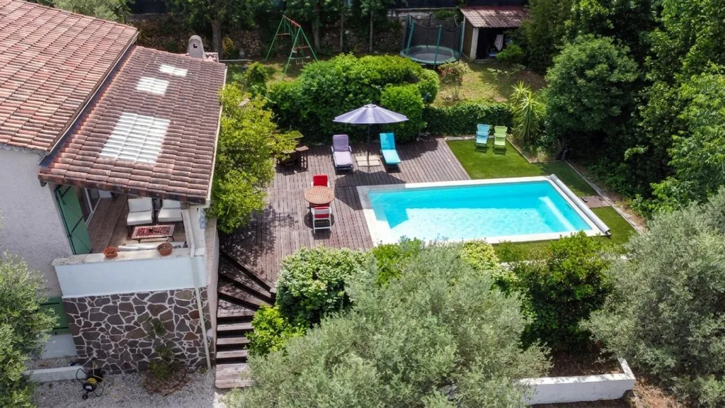 Õhuvaade - Luxury Villa with Mountain View in Toulon