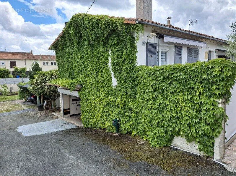 Esterno - 1963 Stone House with Balcony in Civray