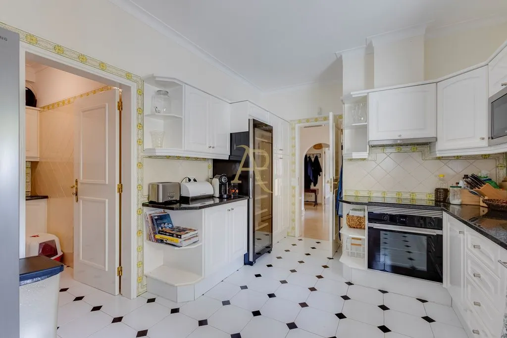 Cuisine - Luxury Villa with Golf Access in Alvor