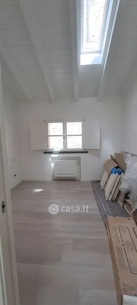 Rooms - Elegant Trilocale with Private Patio in Como