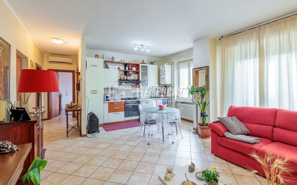 Soggiorno - Trilocale with Balcony in Parma