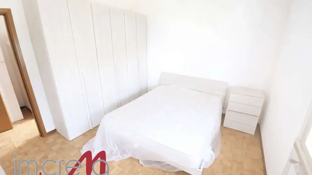 Dormitorios - Bright 2-Bedroom Apartment with Balcony in Crema