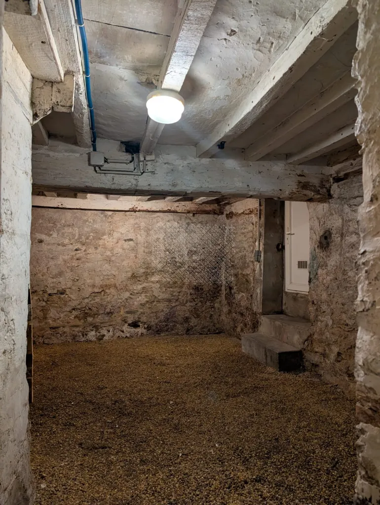 Pièces - Appartement avec jardin à Laval