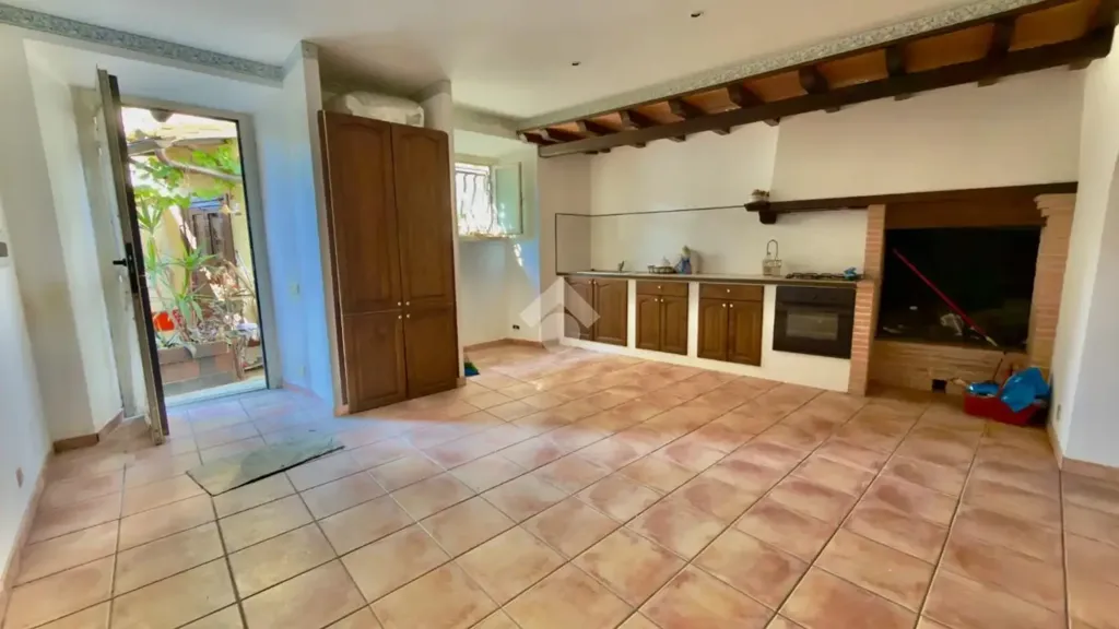 Köök - Bright Studio with Potential for Conversion in Castelnuovo di Porto