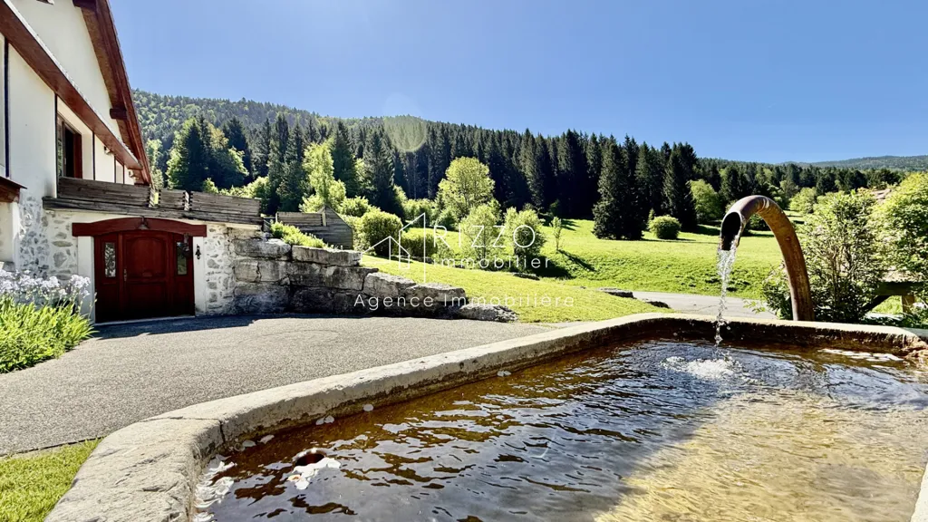 Garden - House with Ski Access in Mijoux