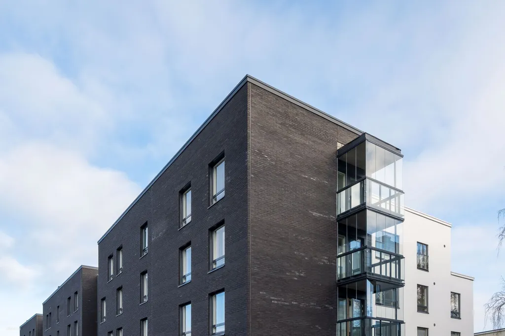 Välivaade - Compact Triplex with Balcony in Vartiokylä, Helsinki