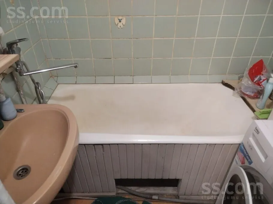 Bagni - Spacious Two-Bedroom Flat with Balcony in Bolderāja