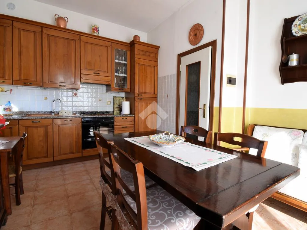 Salle à manger - Duplex Villa with Private Courtyard in Pieve Emanuele