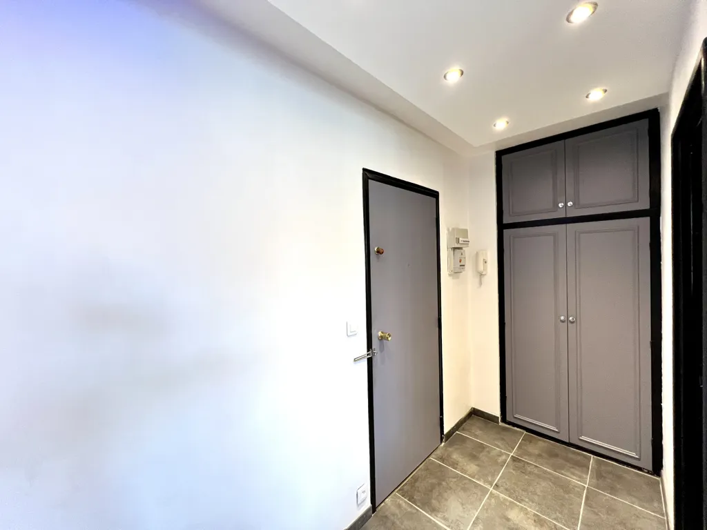 Entrée - Studio avec Cave et Proximité Métro 17 au Blanc-Mesnil