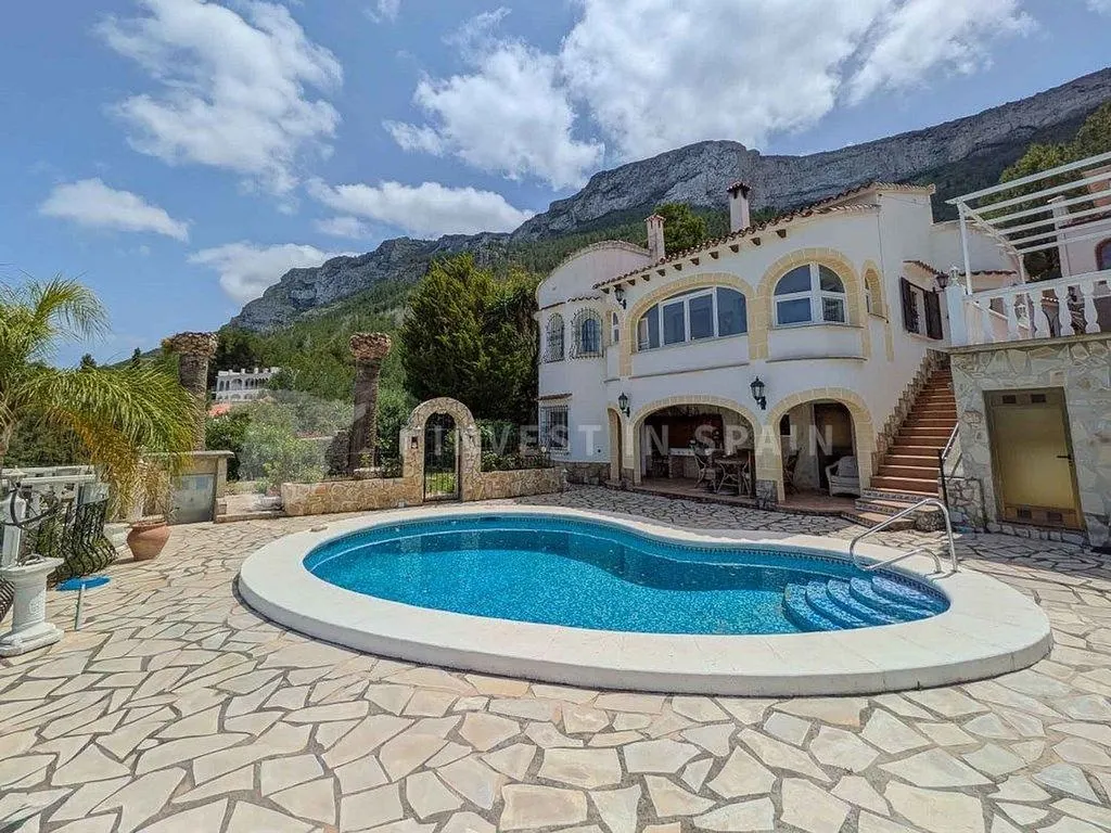 Bassein - House with Pool and Terrace in La Pedrera