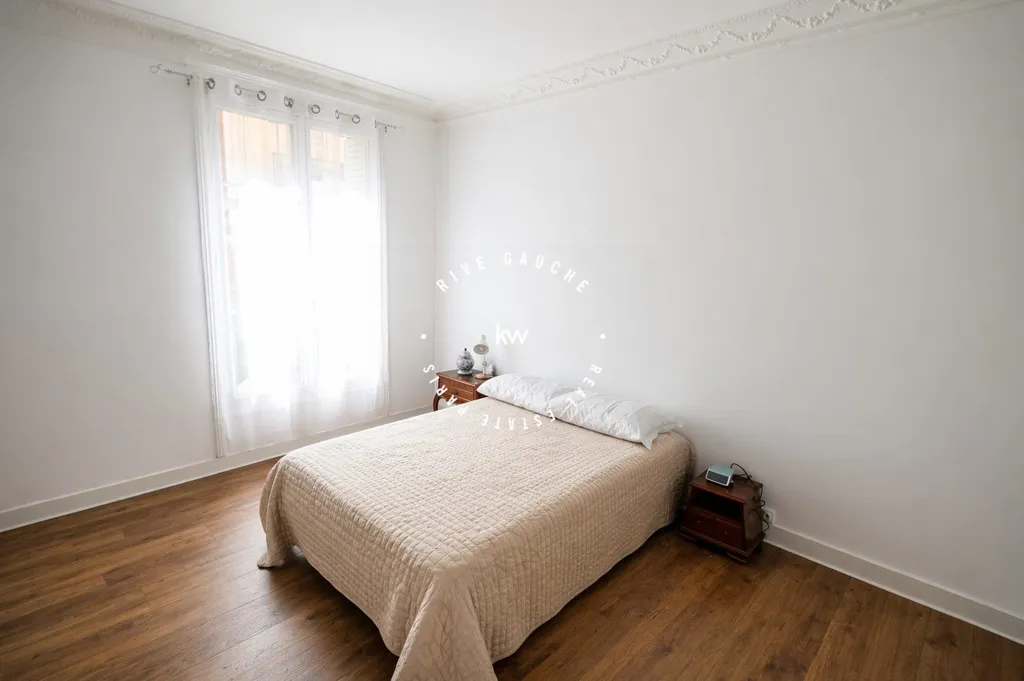 Chambres - Appartement de Luxe avec Cheminée Prussienne à Paris