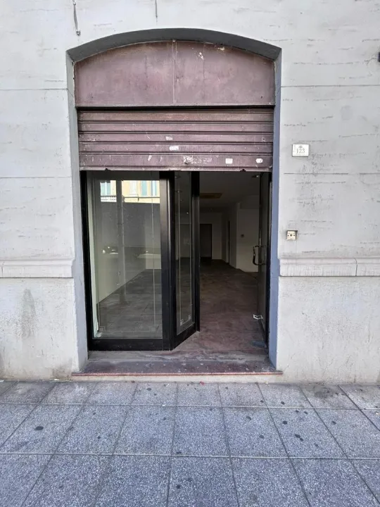 Extérieur - Commercial Space with High Visibility in Cagliari