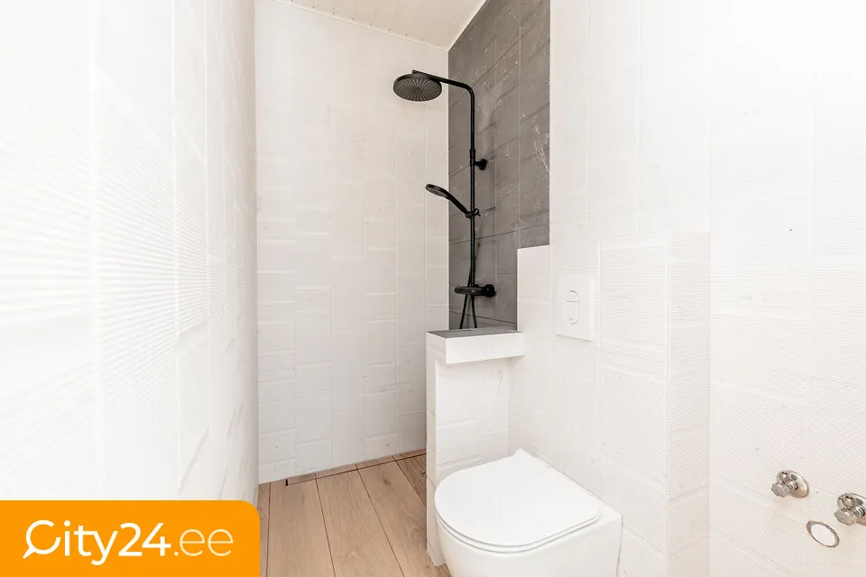 Salles de bain - New Stone House with Balcony in Sindi