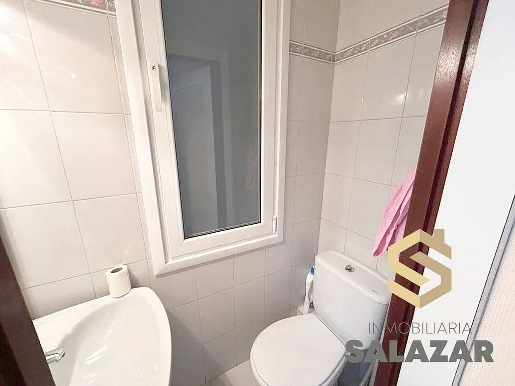Bagni - Student Flat with Terrace on Avenida del Ferrocarril