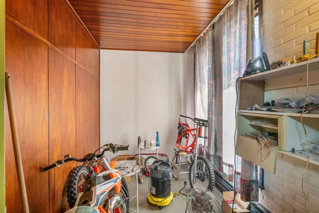 Buanderie - Bungalow avec Magasin sur un Grand Terrain à Bruxelles