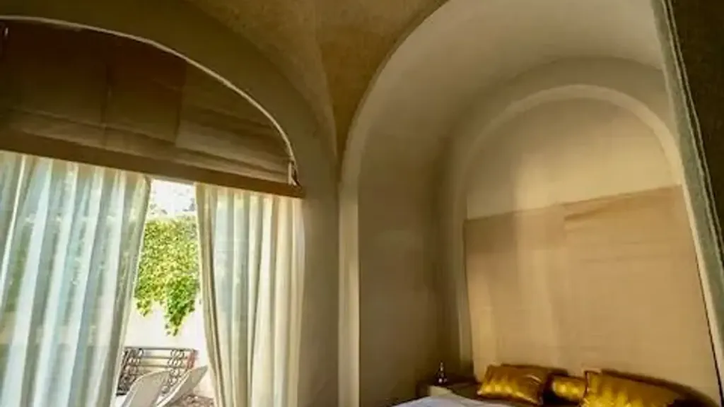 Bedrooms - Charming Apartment in Prestigious Villa, Florence
