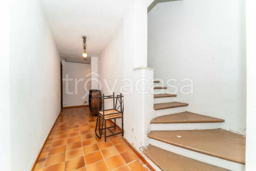 Rooms - Elegant Villa with Private Garden in Chieri