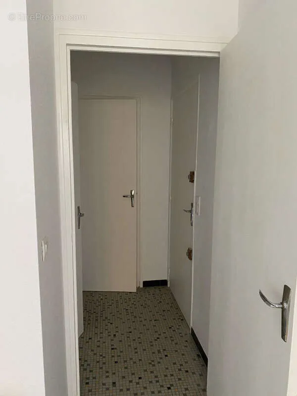hallway_entrance