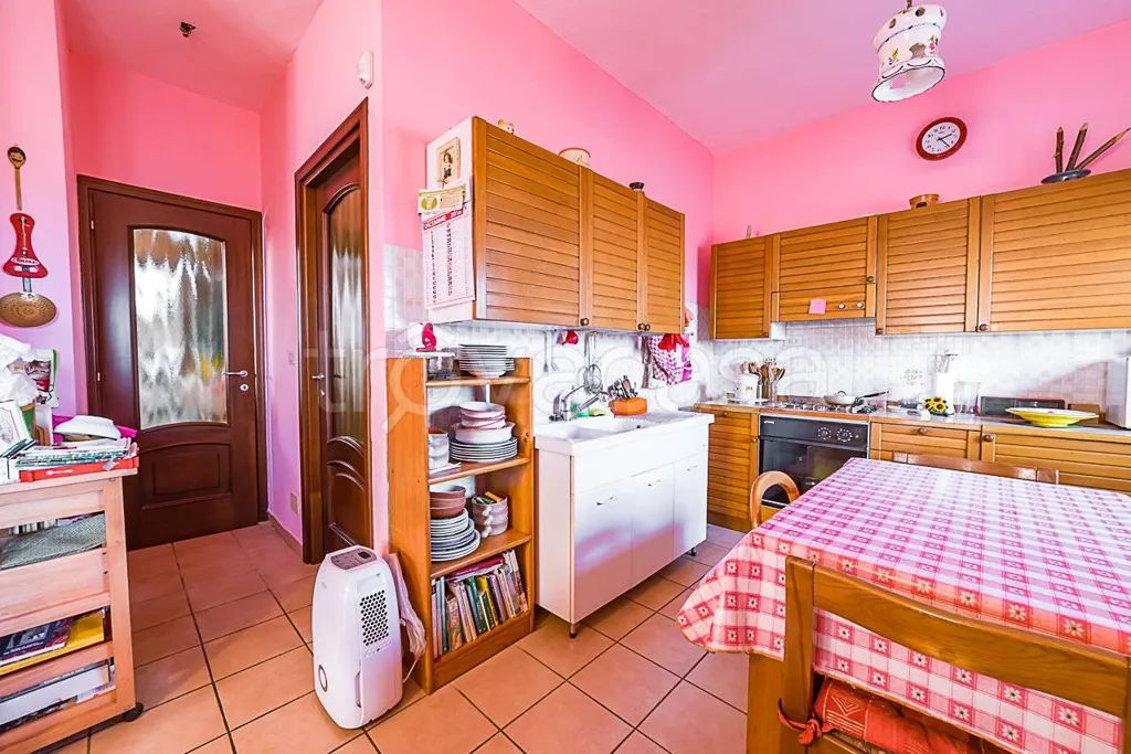 Cuisine - Villa with Garden in Faule, Piemonte
