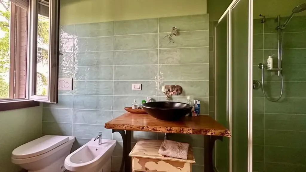 Salles de bain - Bifurcated Villa with Panoramic Views in Imola
