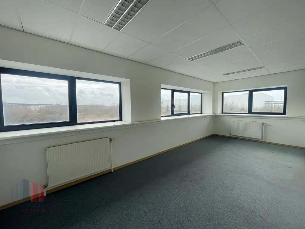 Kabinet - Logistic Warehouse with 10,000 m² in Ostend