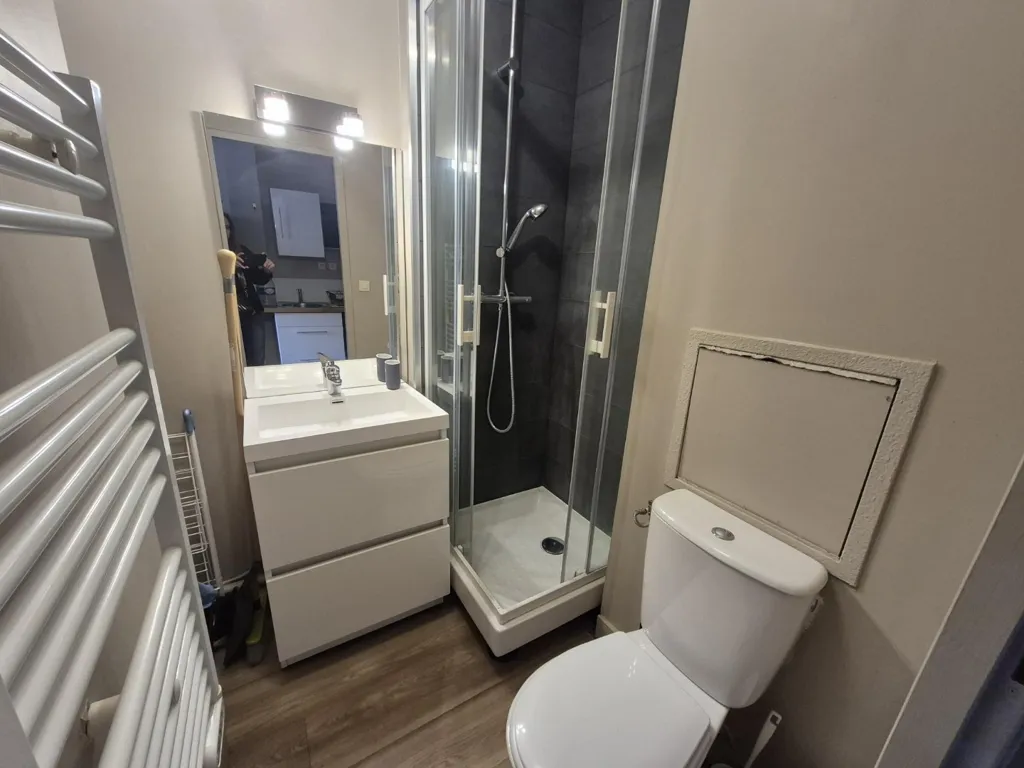 Salles de bain - Studio Meublé avec Ascenseur à Wazemmes, Lille