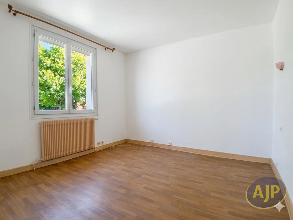 Toad - 3-Bedroom House with Garden in Saintes Rive Droite