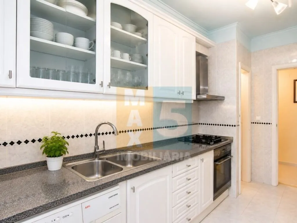 Köök - Luxury Duplex Flat with Garage in Odivelas