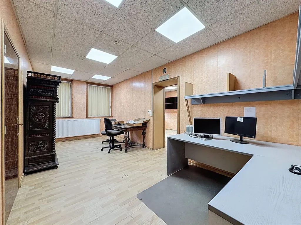 Kabinet - Mixed-Use Complex with Office Space in Urban Area
