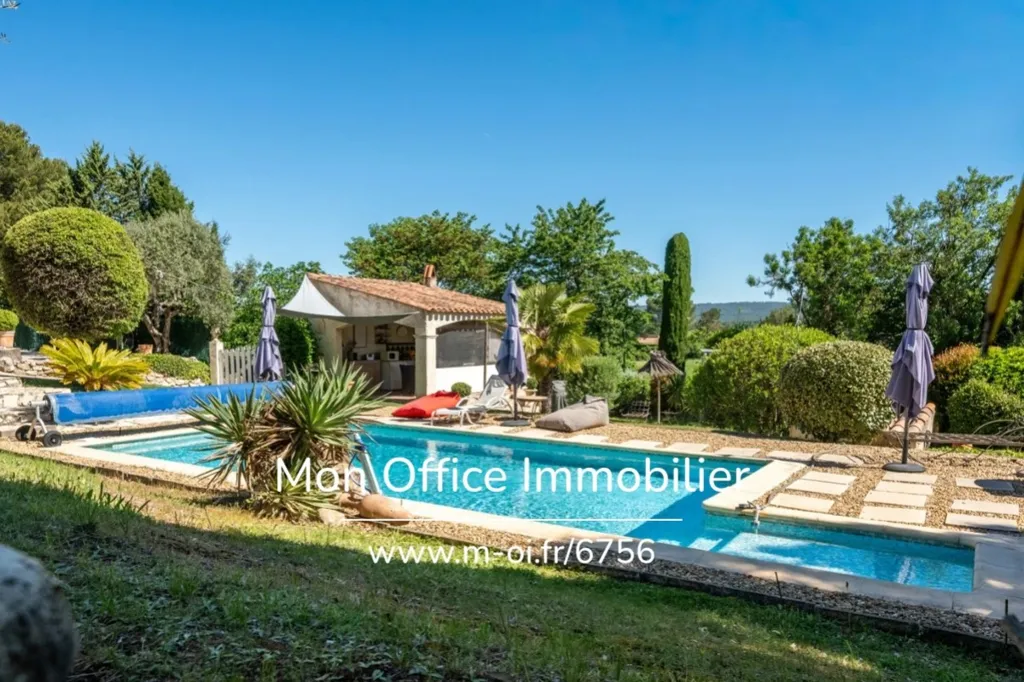 Piscine - Maison avec Piscine et Jardin à Éguilles