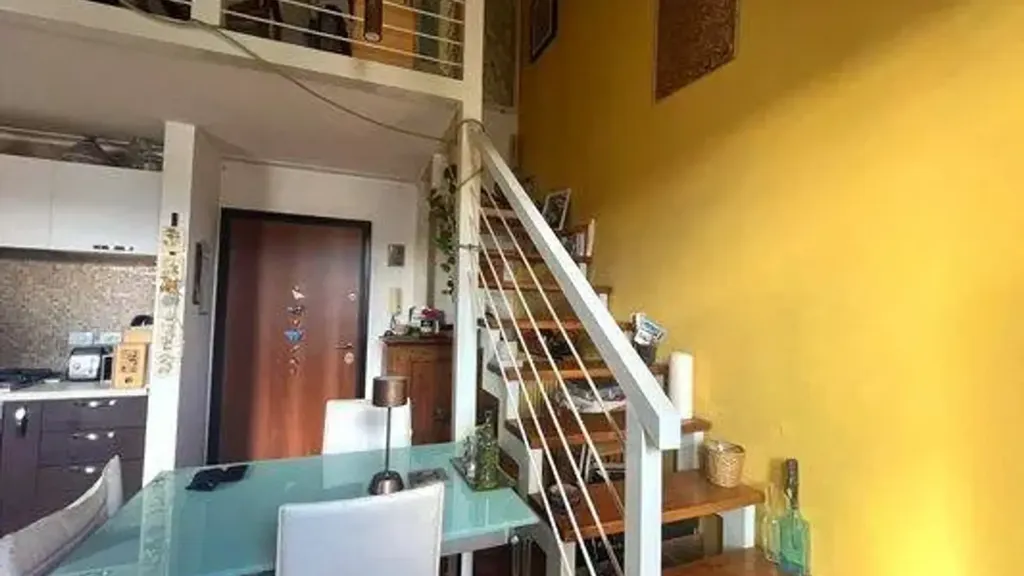 Pièces - Modernised Bilocale with Balcony in Florence