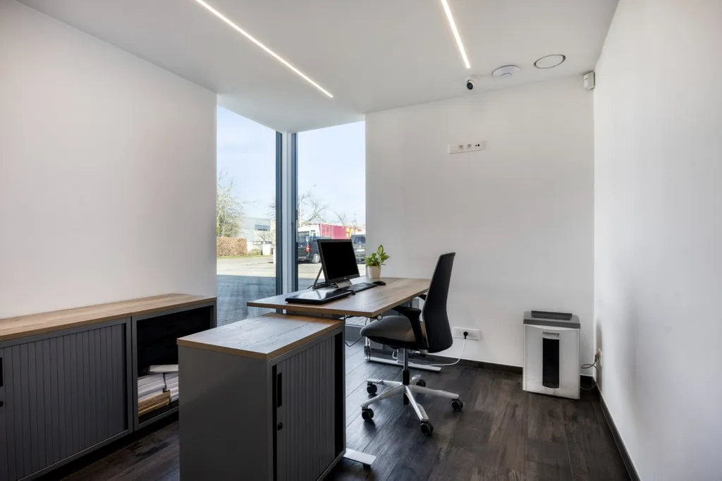 Bureau - Bâtiment Commercial Rénové à Heverlee, Leuven