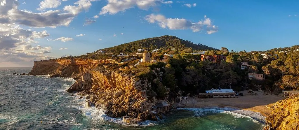 Charming House with Pool in Cala de Bou