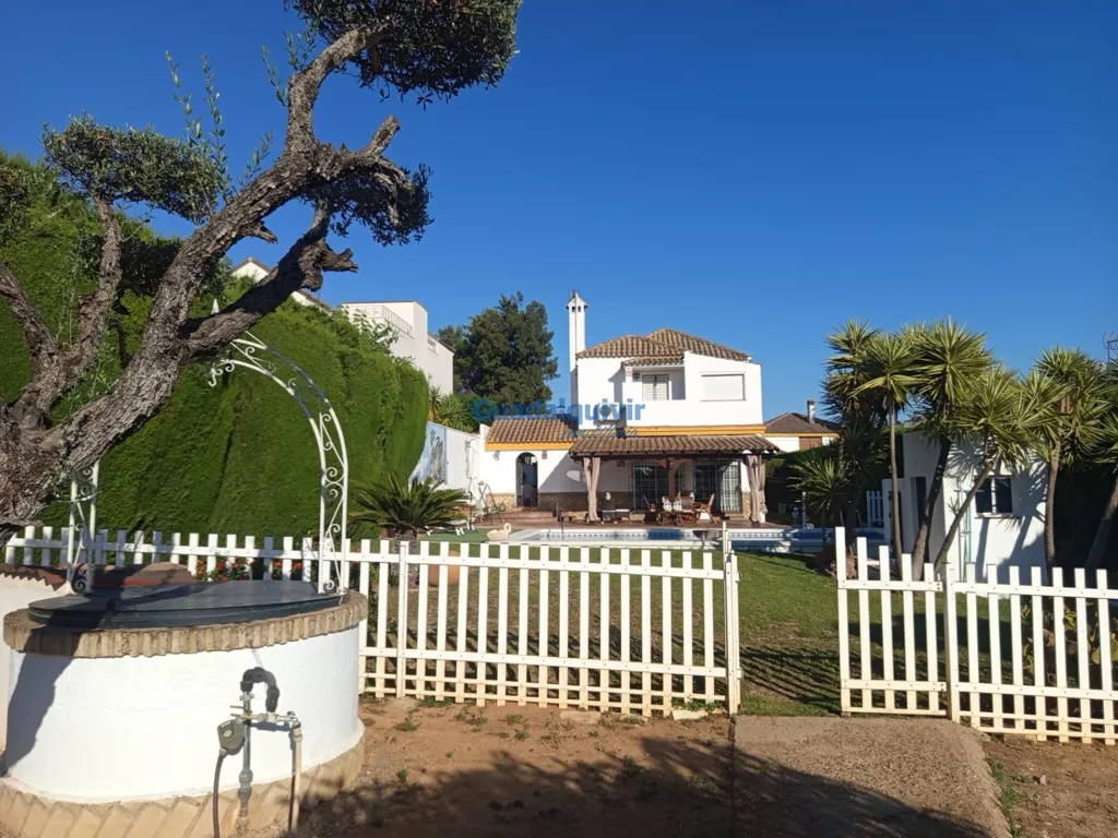 Pool - Independent Chalet with Pool in Cerros de Montequinto